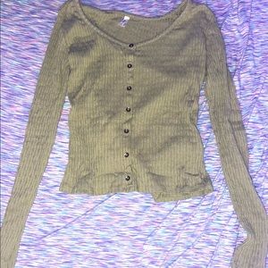 Long sleeve green top